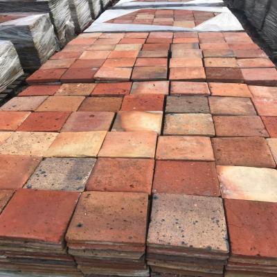 Carrelage carreaux carrés anciens en terre cuite